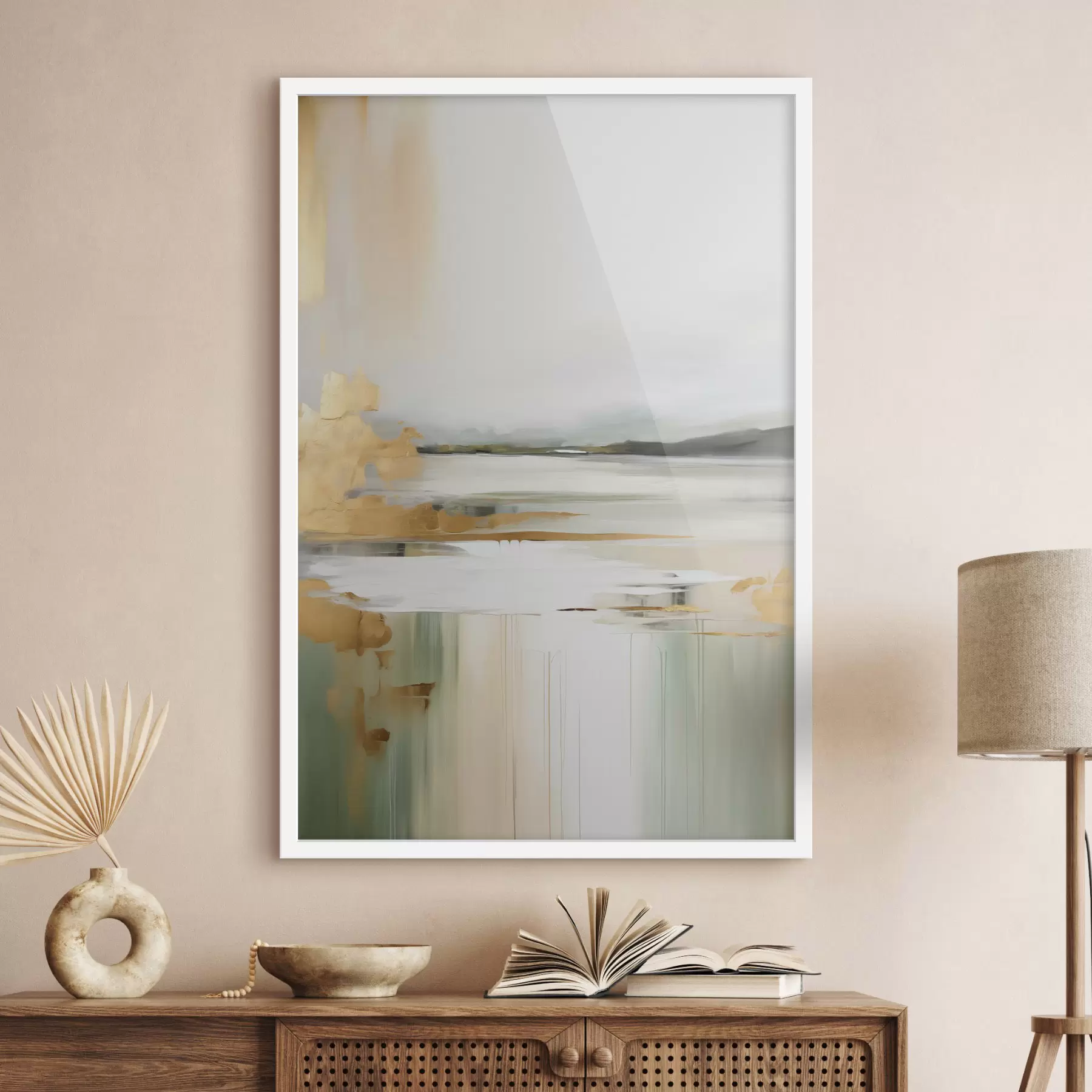 Fototapete Abstrakte Landschaft mit Gelb- und Grüntönen, Wasser, das den Himmel und entfernte Berge reflektiert, blasser, dunstiger Himmel f47438