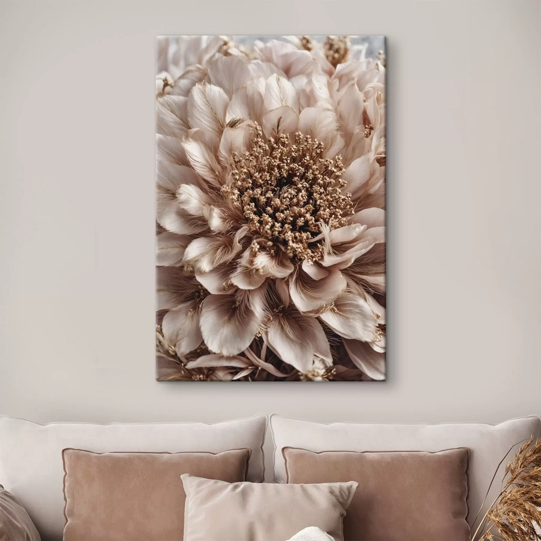 Wandbilder Nahaufnahme einer blassen Blume mit reich strukturierten Blütenblättern s47769
