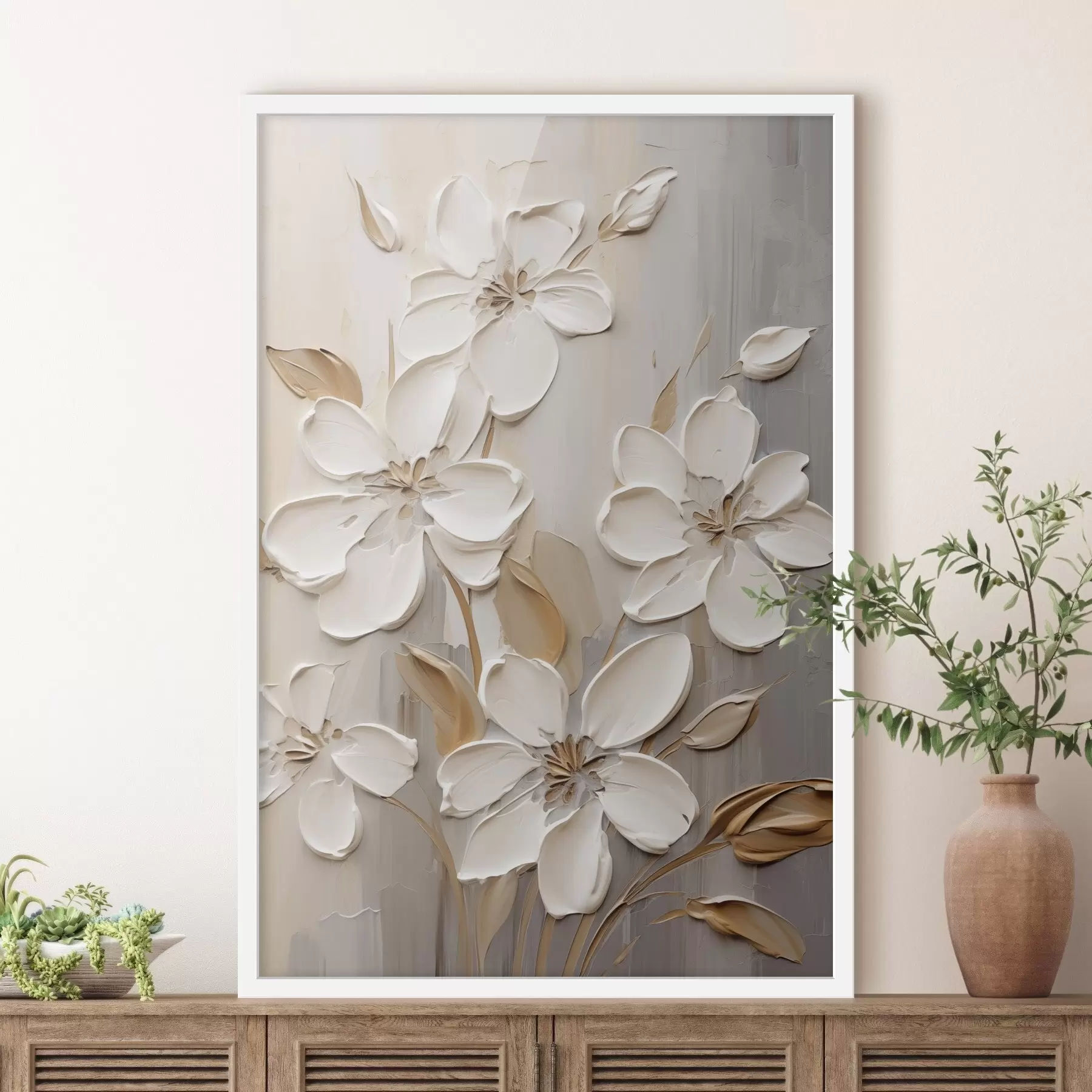 Fototapete Abstrakte weiße Blumen mit strukturierten Blütenblättern vor einem neutralen Hintergrund mit subtilen Pinselstrichen. f47874