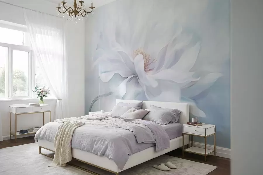 Fototapete Zarte weiße Blume mit fließenden Blütenblättern auf blauem Hintergrund w05354
