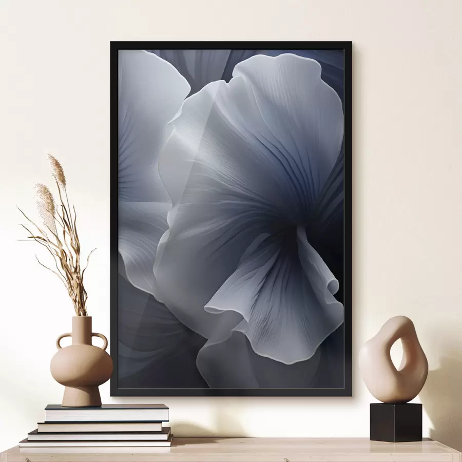 Fototapete Abstrakte blau-weiße Blütenblätter vor dunklem Hintergrund f48731