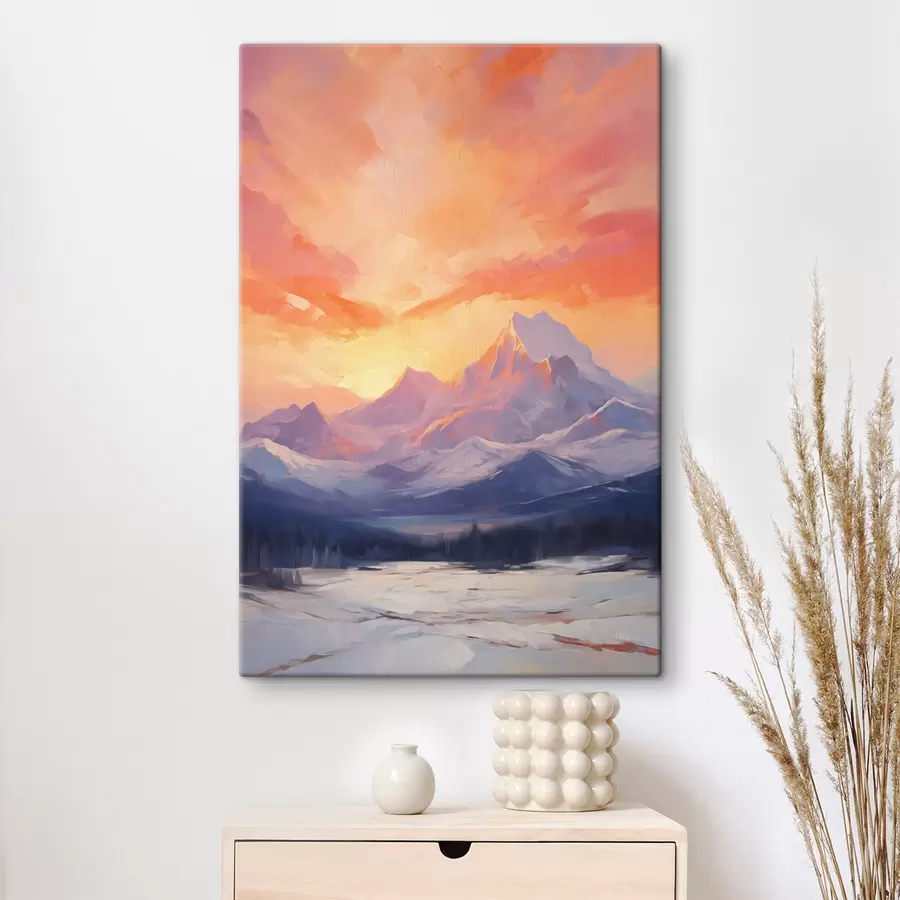 Wandbilder Schneebedeckte Berge unter einem leuchtend orange-rosa Himmel mit Wolken s48741