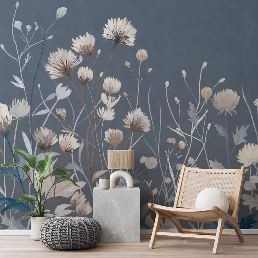 Fototapete Wilde Wildblumen und Gräser, gemalt im malerischen Stil vor einem dunkelblauen Hintergrund w05563v1
