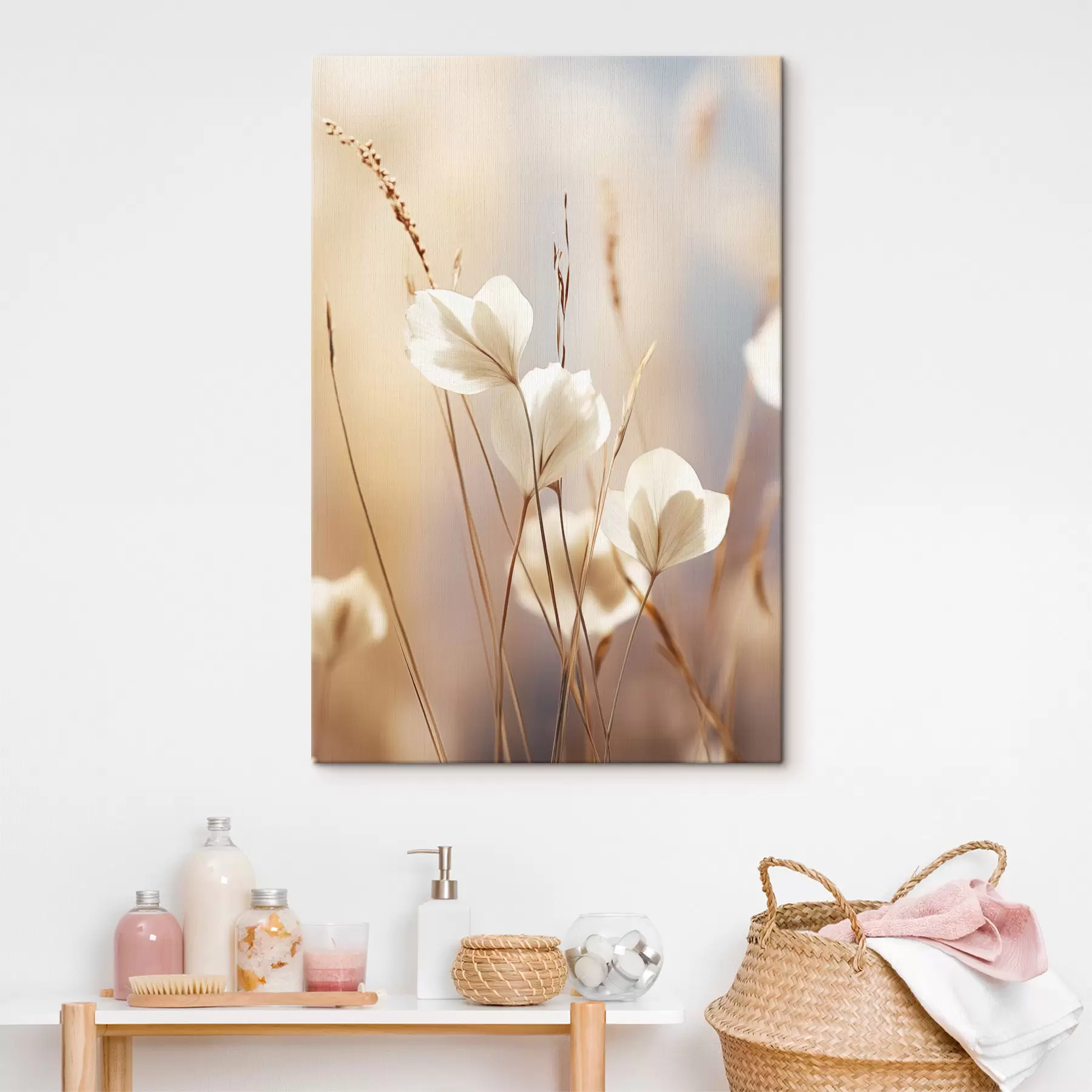 Wandbilder Blumen, umgeben von trockenen Grashalmen vor einem weichen, verschwommenen Hintergrund s49174