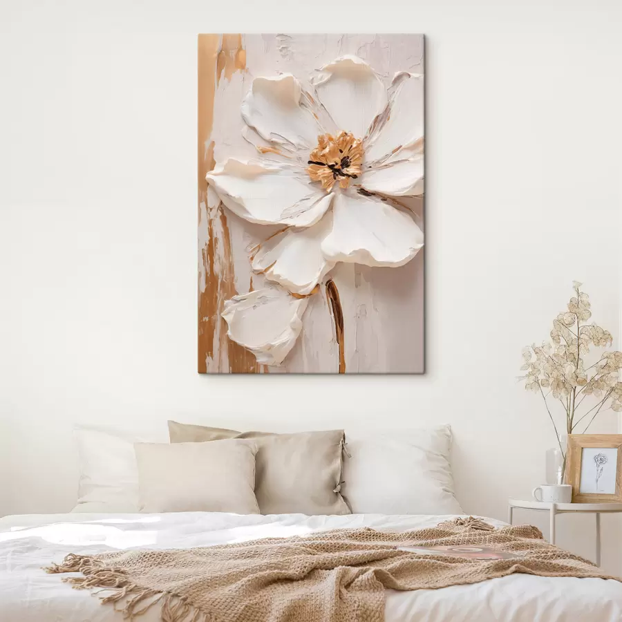 Wandbilder Eine strukturierte weiße Blume mit zarten Blütenblättern und einem abstrakten Hintergrund s49486