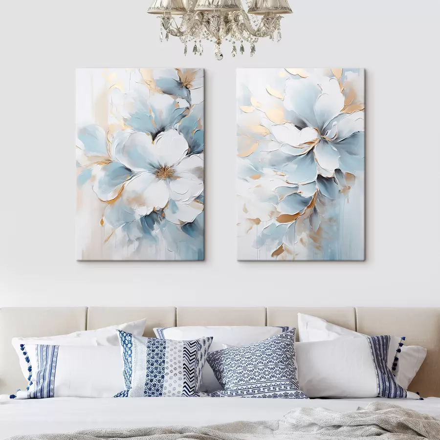 Wandbilder Weiße und hellblaue Blumen, Malstil mit strukturierten Pinselstrichen m30567