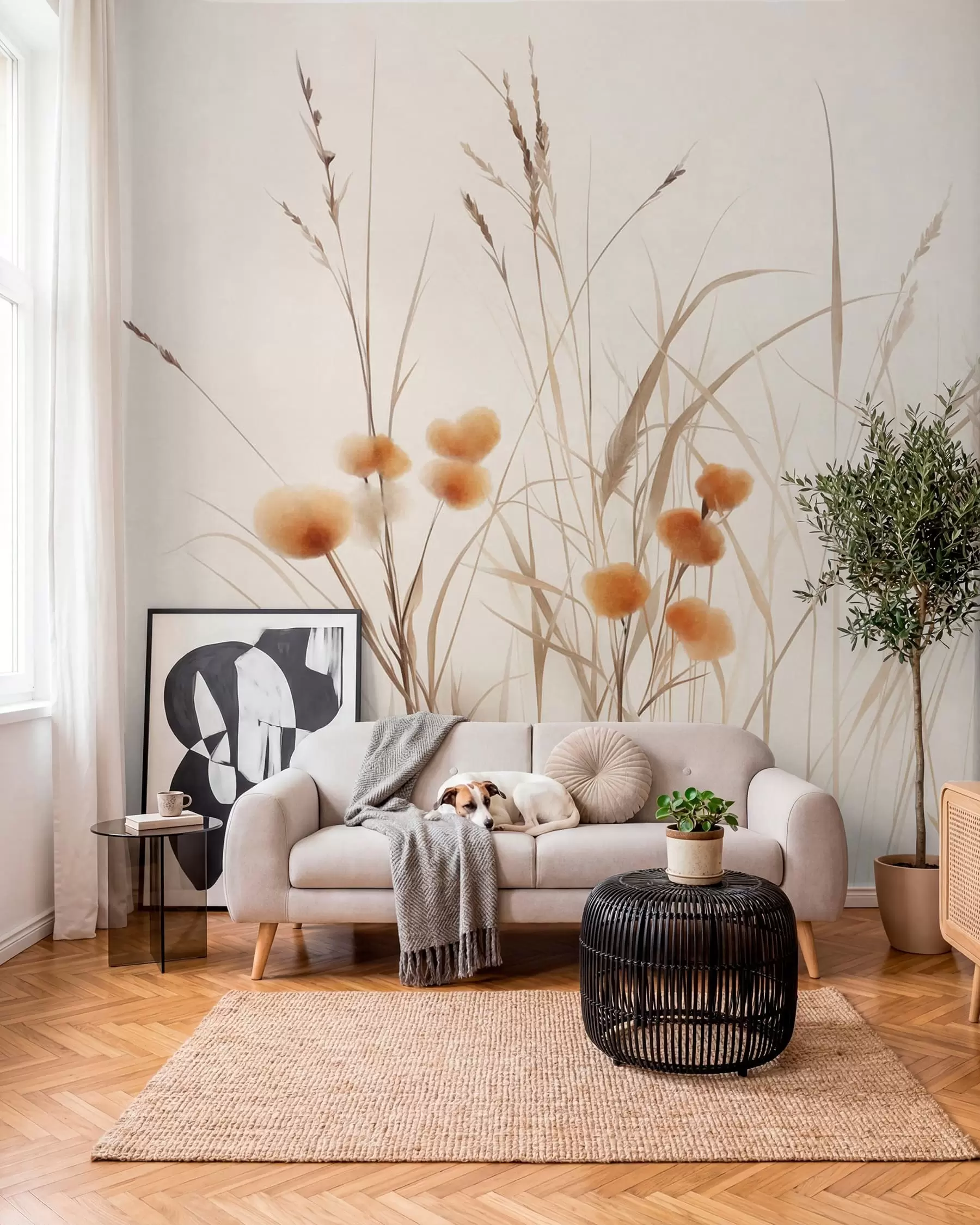 Fototapete Hohe Gräser und kleine orangefarbene Wildblumen vor einem blassen Hintergrund, strukturierter Boho-Stil w09902