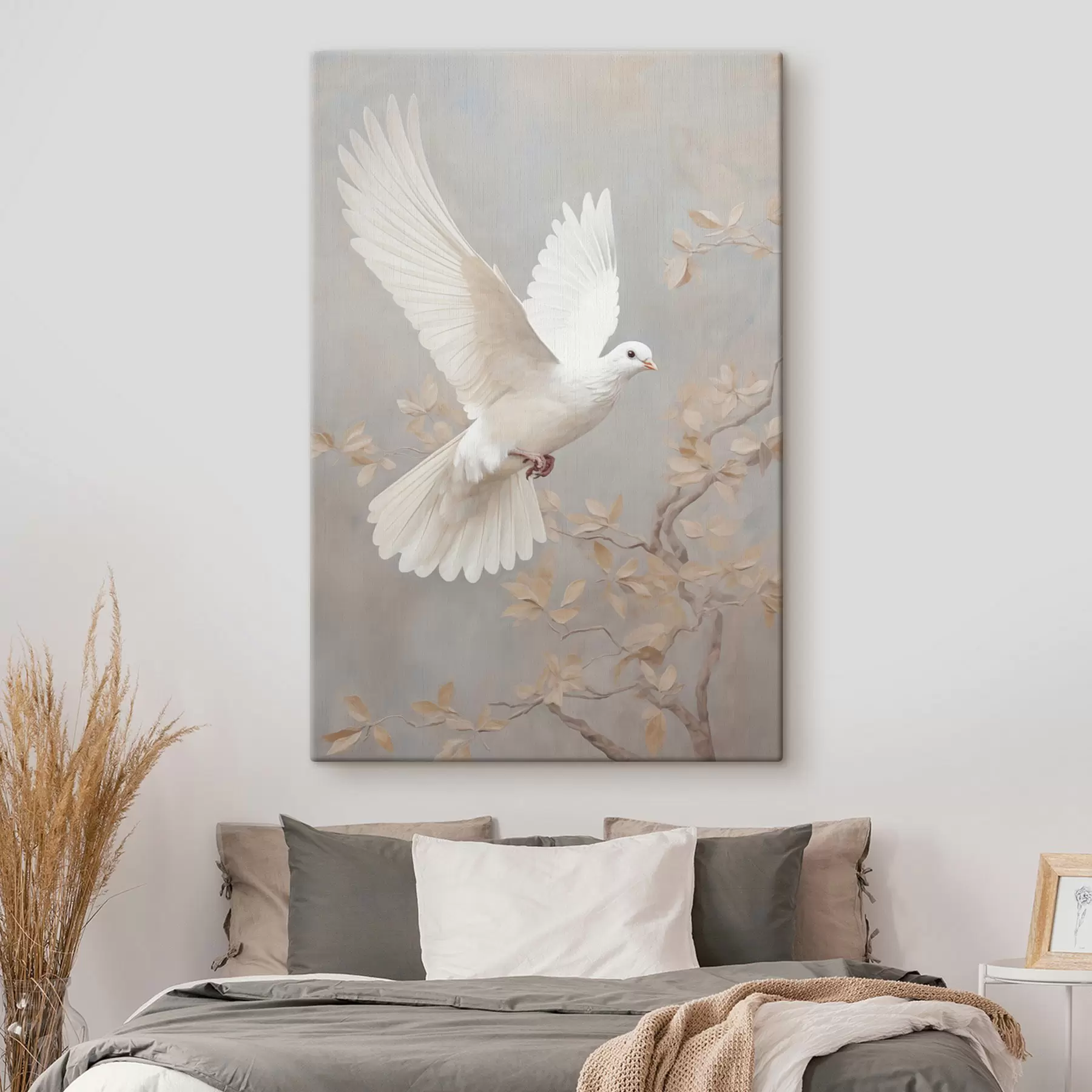 Wandbilder Ein weißer Vogel in der Nähe eines Astes mit hellbraunen Blättern, dezenter Hintergrund s49763
