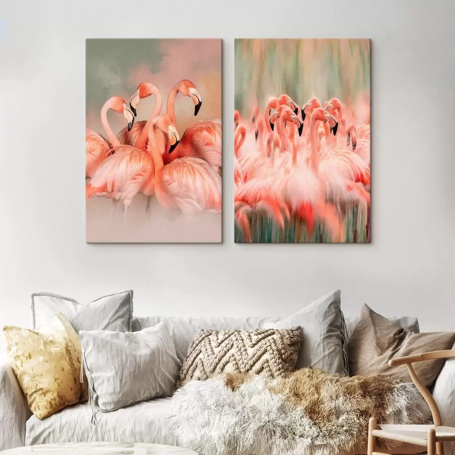 Wandbilder Ein künstlerisches Diptychon mit rosa Flamingos in Pastelltönen und einem verschwommenen, nebligen Effekt m30763