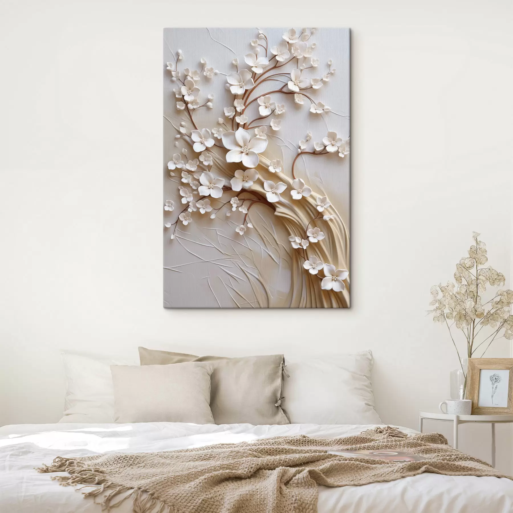 Wandbilder Baum mit weißen Blüten und braunen Stielen, hellbeiger Hintergrund mit strukturierten Wirbelmustern s50971