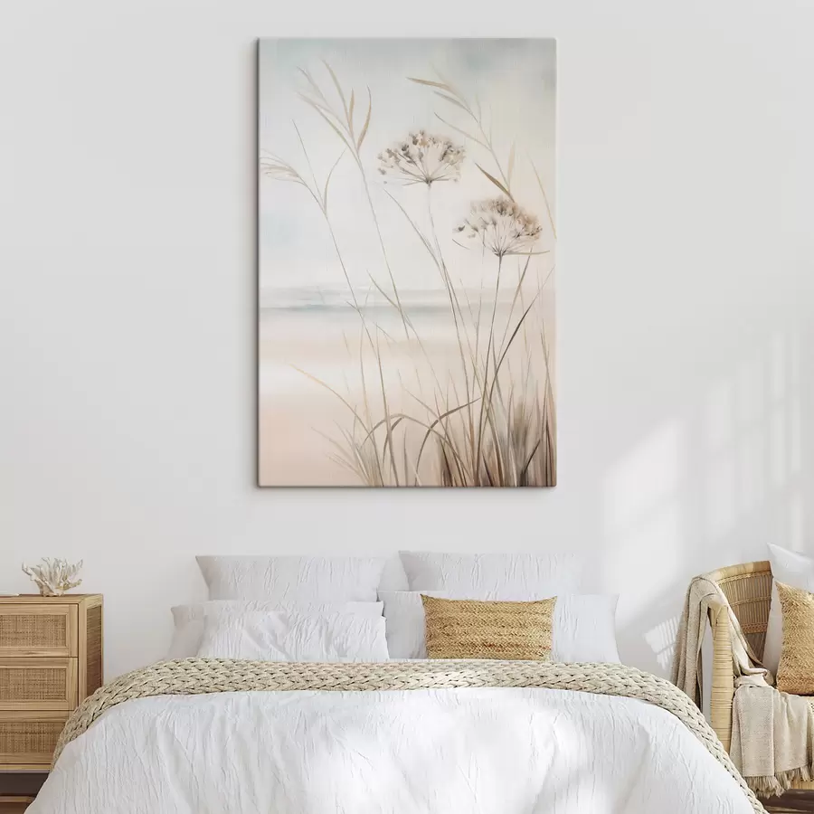 Wandbilder Hohes, trockenes Gras und Blumen in gedeckten Beige- und Weißtönen, weicher, unscharfer Hintergrund s50974