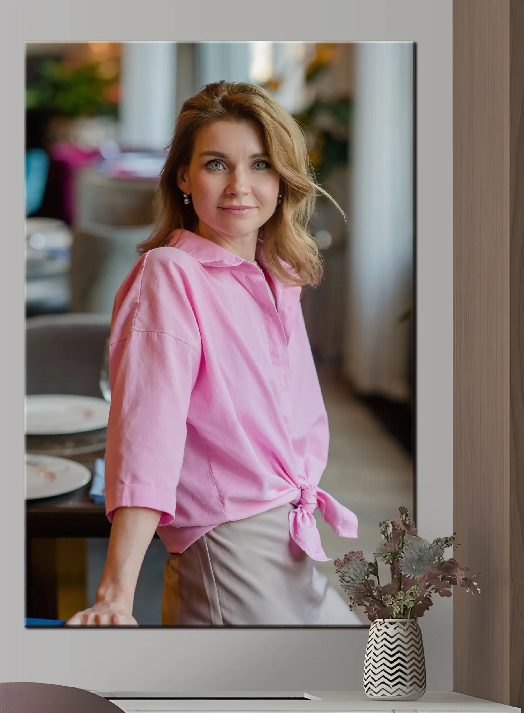 Wandbilder Lächeln, Ärmel und Kragen s33351