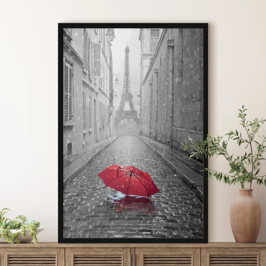 Fototapete Roter Regenschirm auf nasser Kopfsteinpflasterstraße f33713