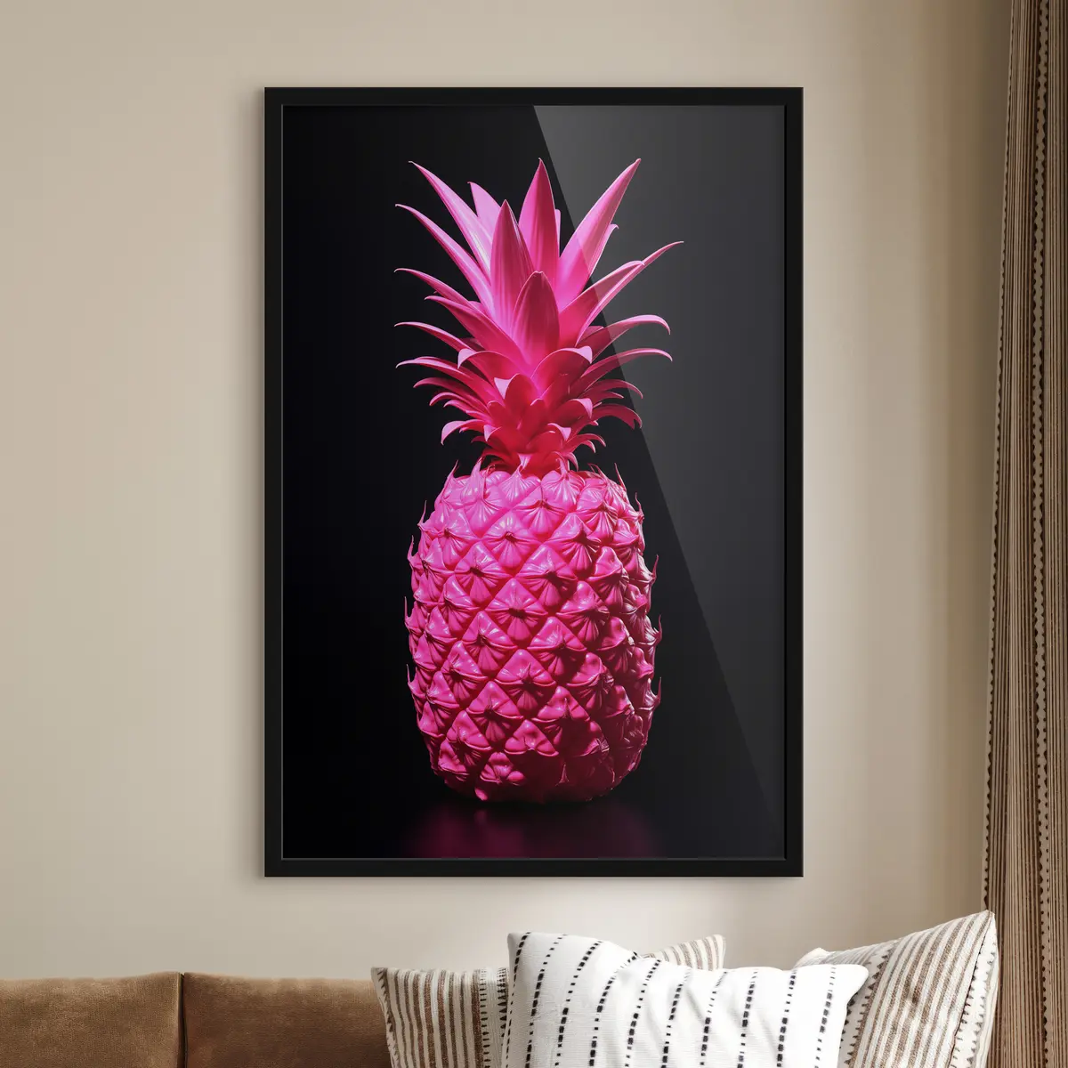 Poster Leuchtend pinkfarbene Ananas im Rampenlicht f37260